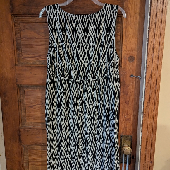 Old Navy Black and White Patterned Dress - Picture 4 of 7